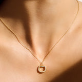 Connection Necklace in Yellow Gold with White Diamonds look