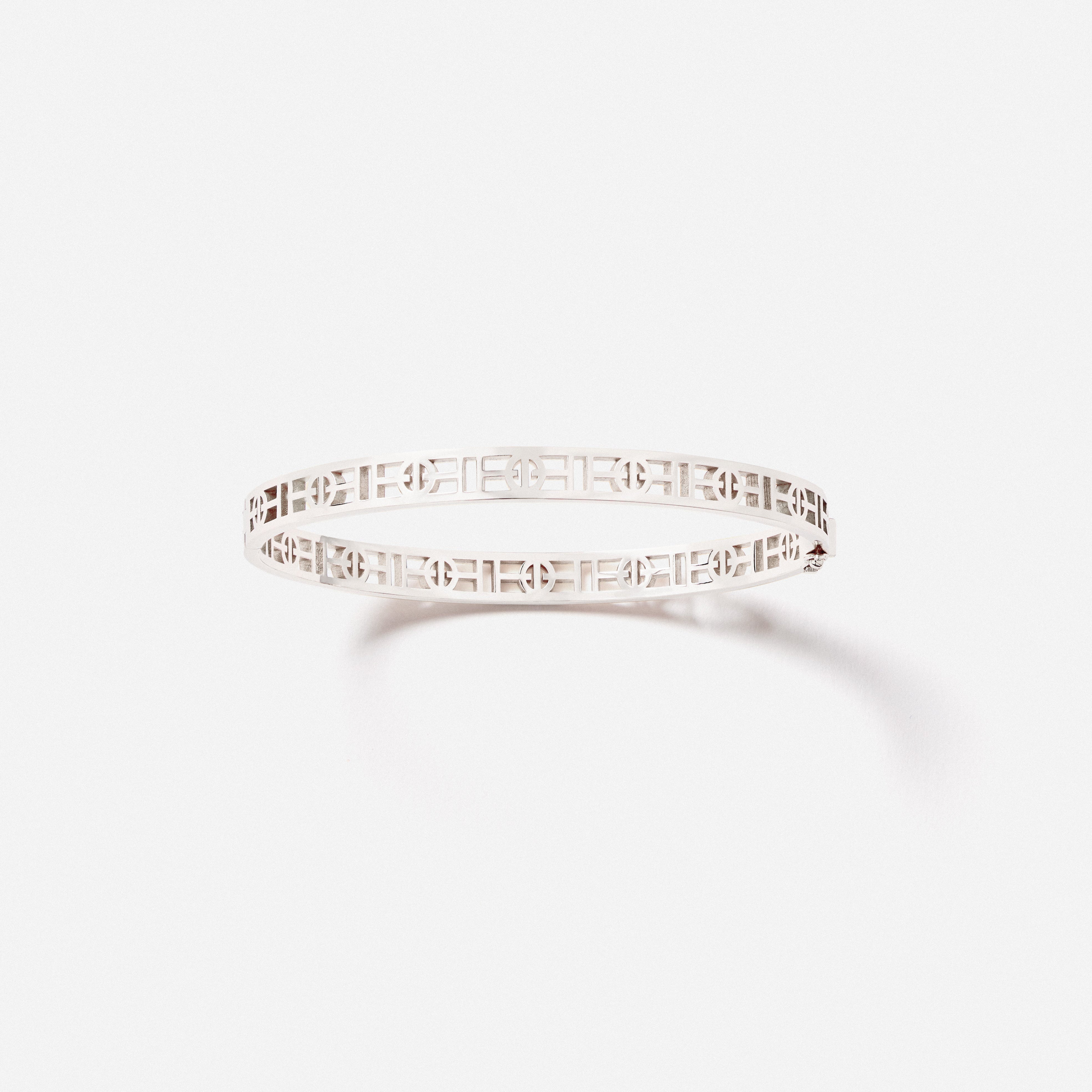 Challenge Bangle in 18K Gold — front view, TOTI equestrian jewellery